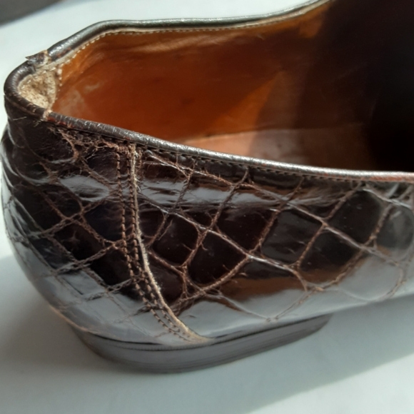 Genuine Hand Made Alligator Men's Shoes - Picture 2 of 8